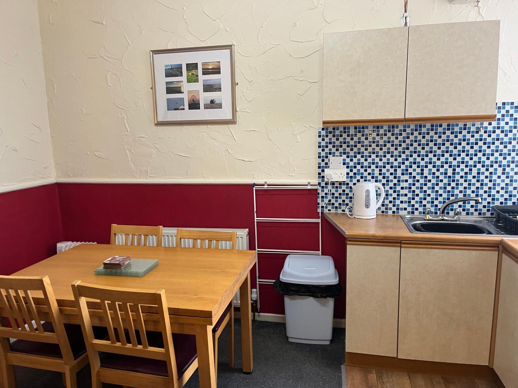 Lindisfarne Holiday Apartments - Families & Couples Only Blackpool Exterior foto