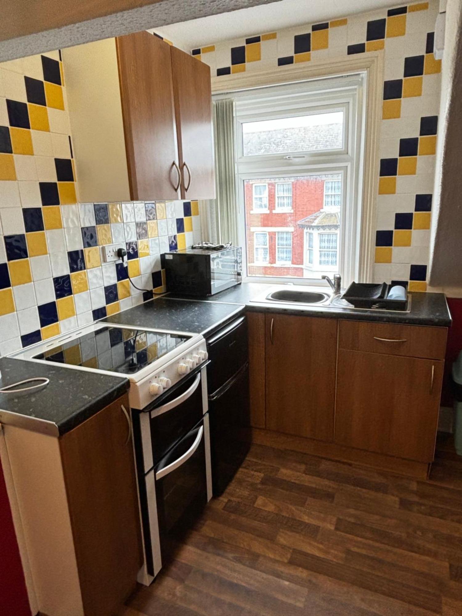 Lindisfarne Holiday Apartments - Families & Couples Only Blackpool Exterior foto