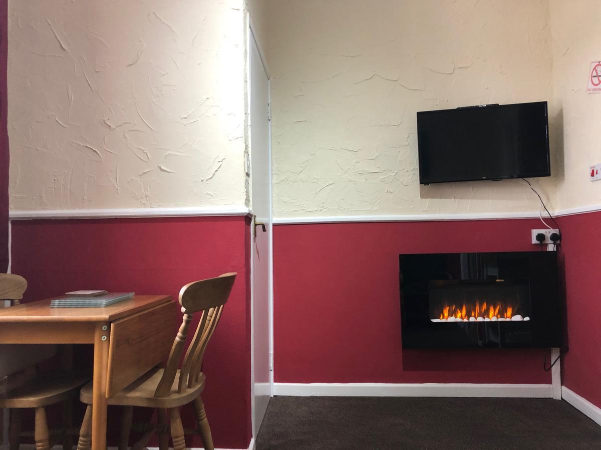 Lindisfarne Holiday Apartments - Families & Couples Only Blackpool Exterior foto
