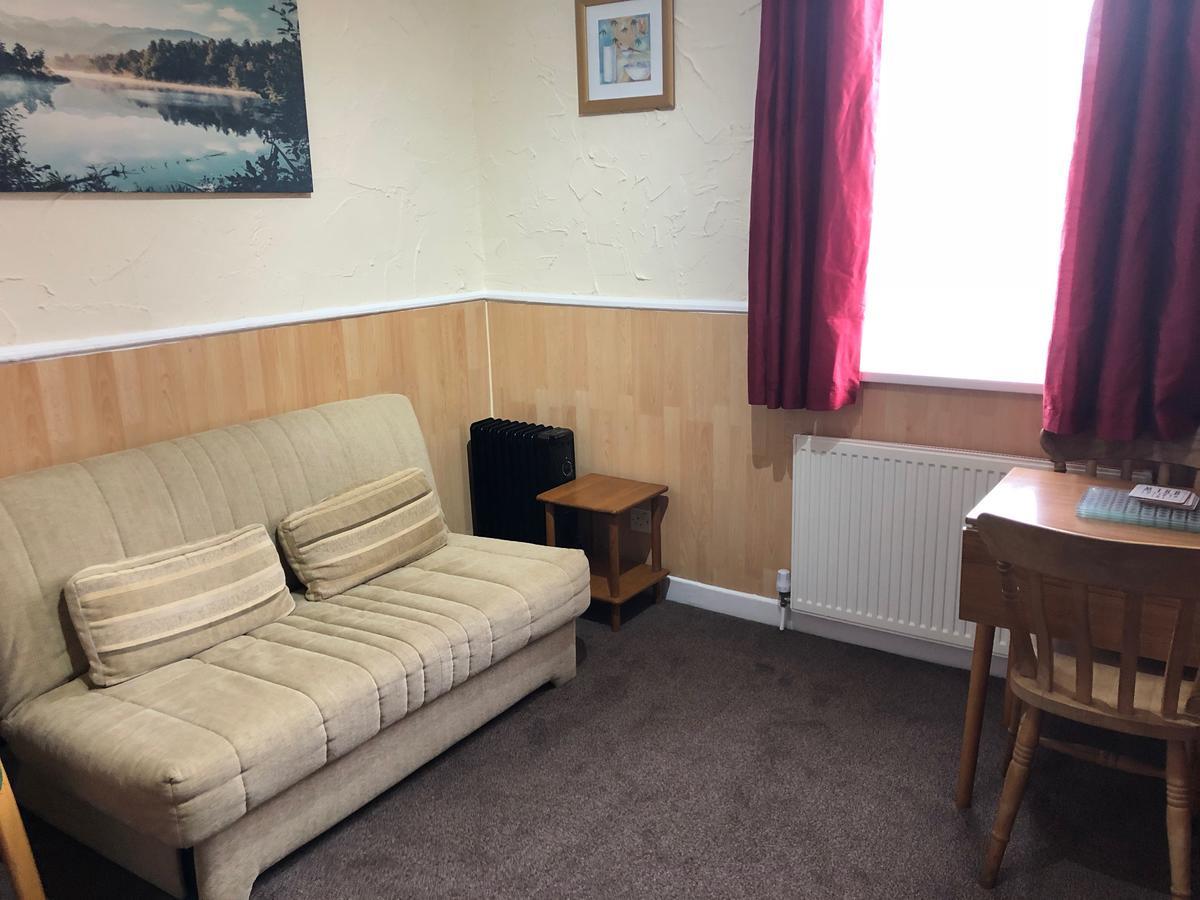 Lindisfarne Holiday Apartments - Families & Couples Only Blackpool Exterior foto