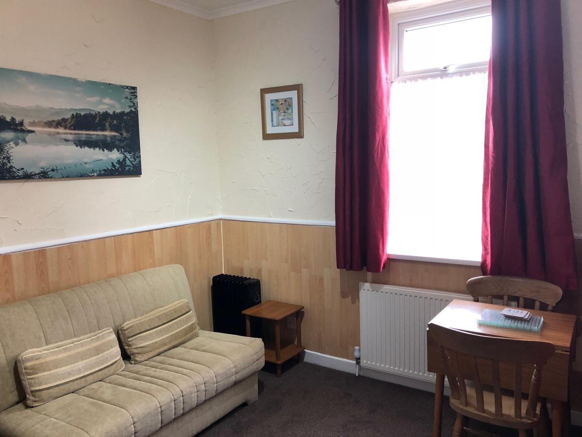 Lindisfarne Holiday Apartments - Families & Couples Only Blackpool Exterior foto